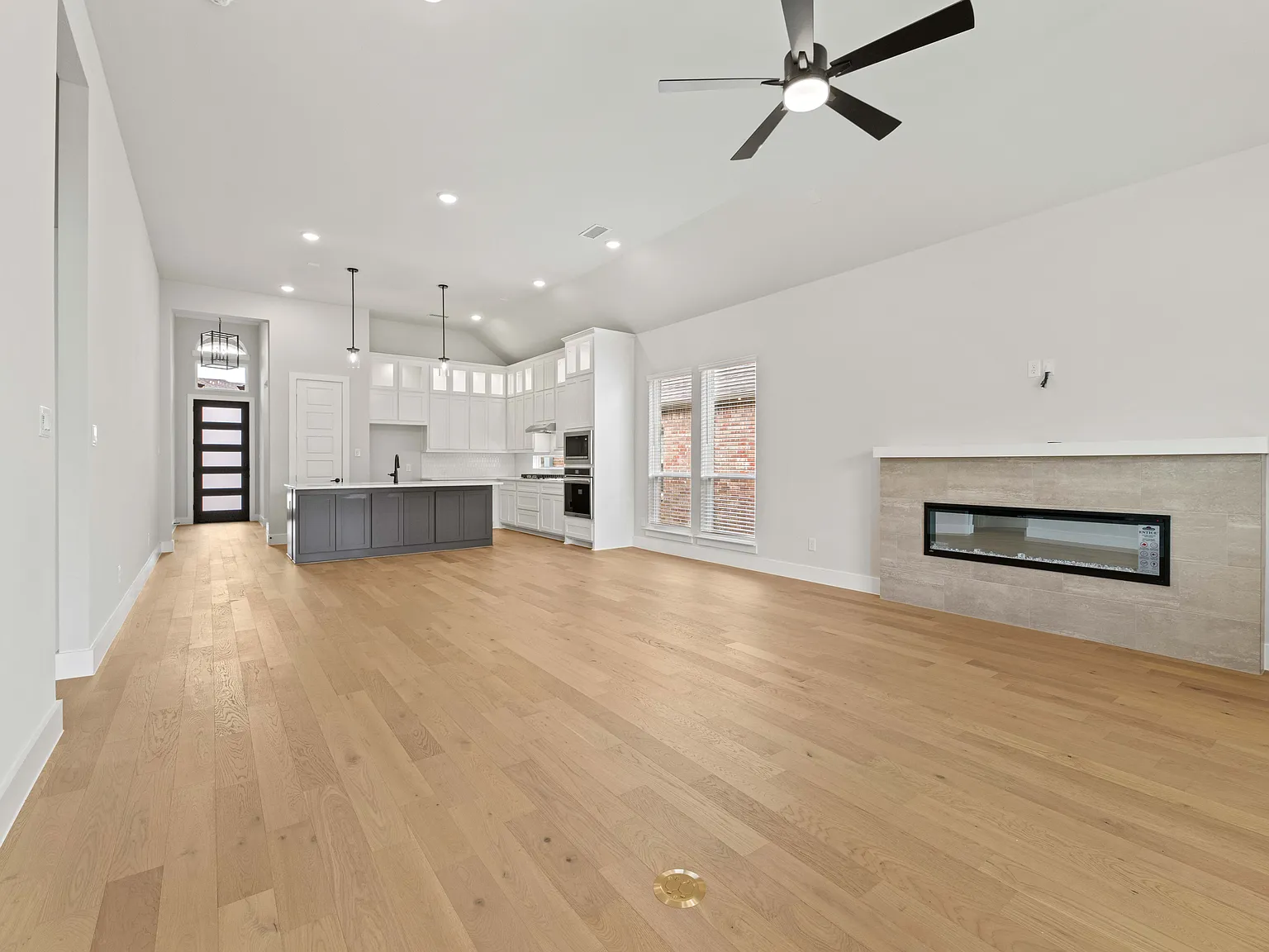 4 bed, 2145 sqft, $2,950 — Photo 4