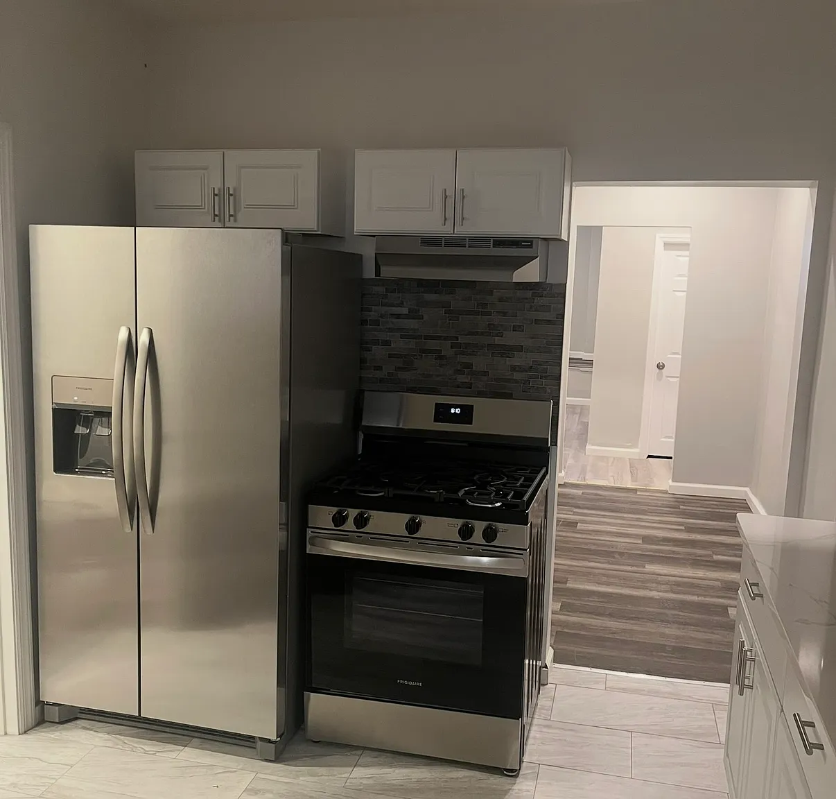 2 bed, 1000 sqft, $2,400 — Photo 2