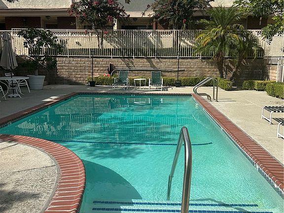 5th image of 19451 Sherman Way Unit 504