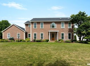 4002 Forest Rd, Davenport, IA 52807