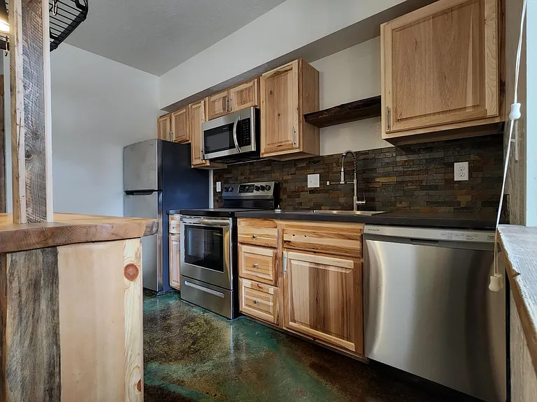 816 Palmer St — Photo 10