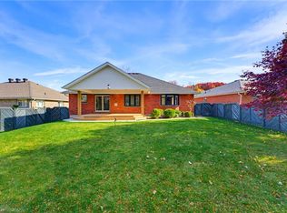 12 Macbride Ct, Brantford, ON N3T 6J1