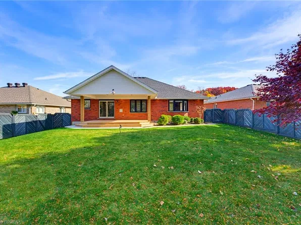 12 Macbride Ct, Brantford, ON N3T 6J1