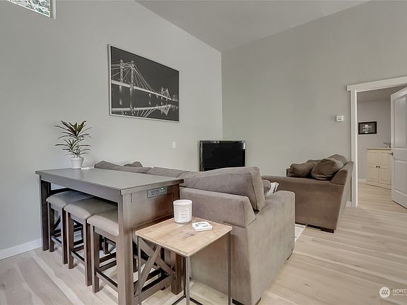 4th image of 5715 - 5717 Comte Drive NW