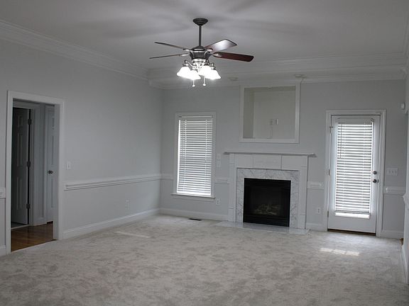 5th image of 3705 Warwick Pl