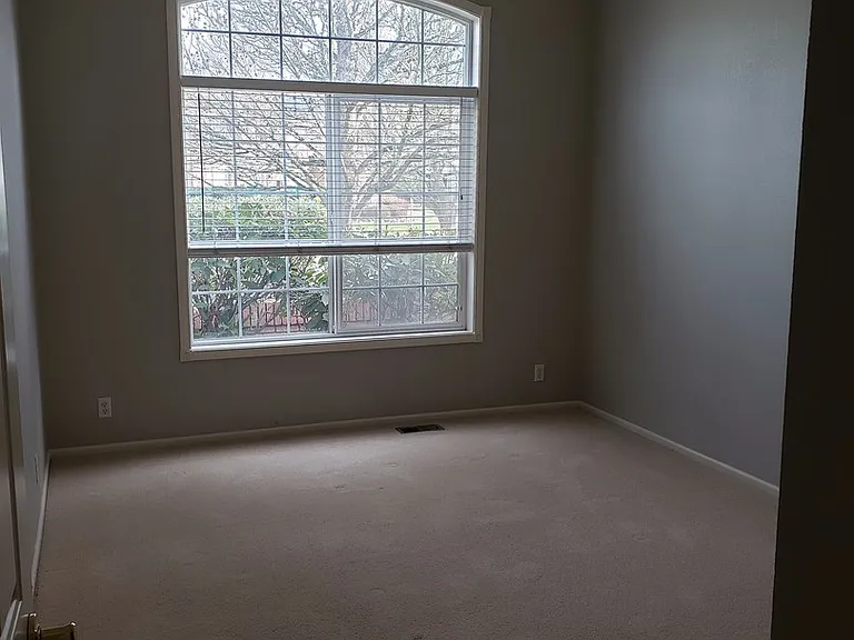 1570 Kingston Way — Photo 6