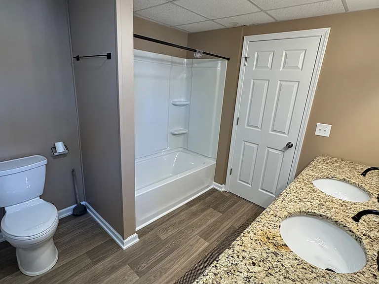 210 Santee Ave — Photo 17