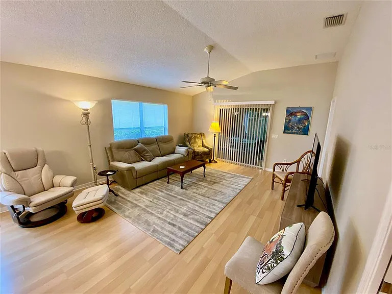 1534 Lime Grove Ln — Photo 2