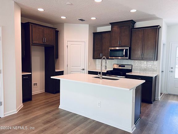 3rd image of 32 MELLOWOOD Lane #121