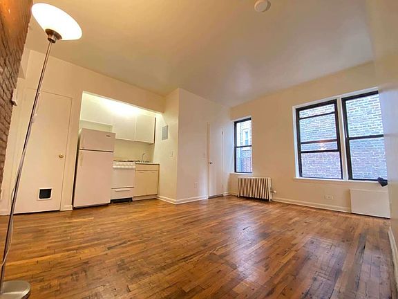 2nd image of 226 E 29th St APT 5E