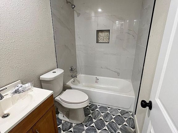 5th image of 719 English St