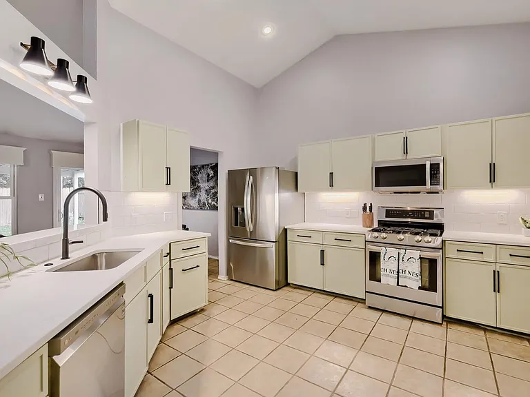 8804 United Kingdom Dr — Photo 12