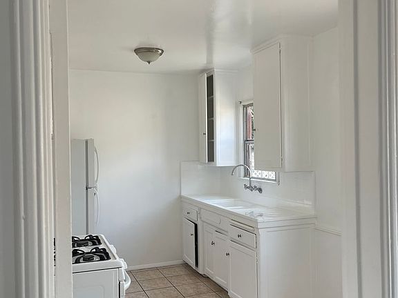 3rd image of 2007 S Longwood Ave APT 3