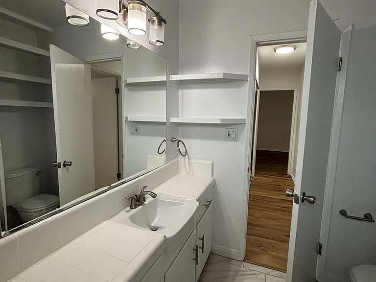 334 S. Hobart Blvd — Photo 22