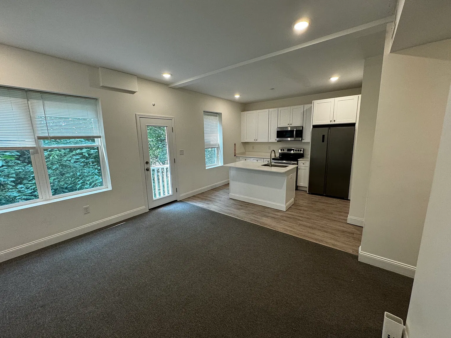 3 bed, 2.0 bath, 1200 sqft, $3,300 — Photo 1