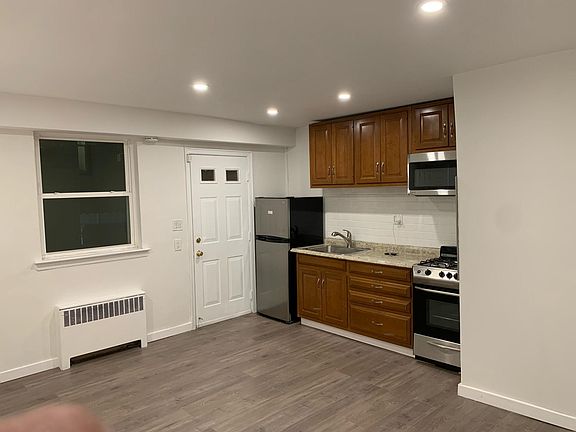 2nd image of 2581 Lurting Ave