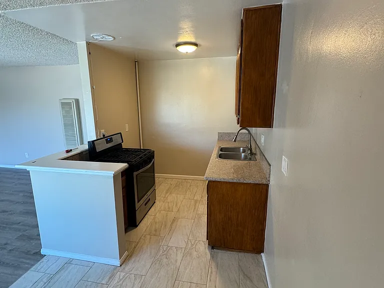 1401 S Gilbert St #24 — Photo 2
