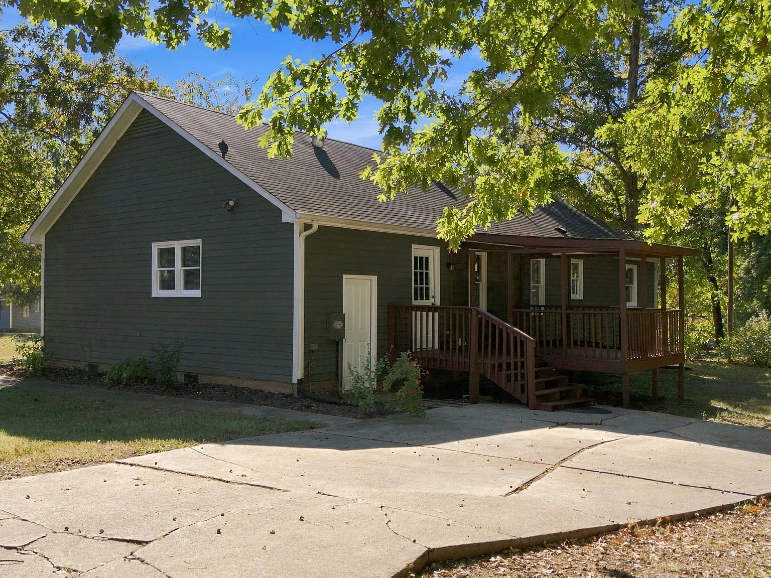 3 bed, 1432 sqft, $1,895 — Photo 2