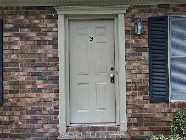 100 Lanier Dr #3 — Photo 2