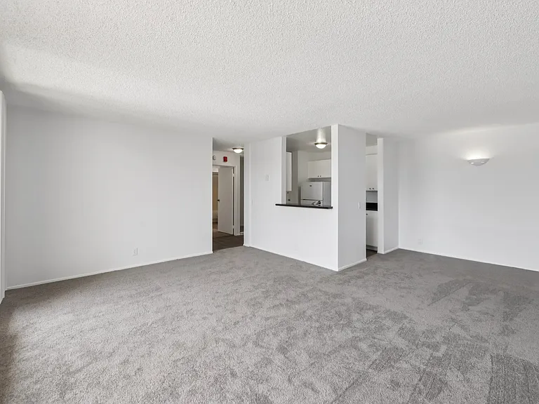 Lakewood Apartments At Lake Merced — Photo 17