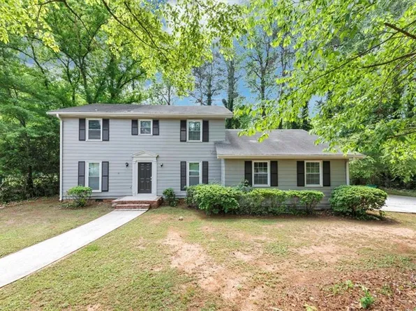 4261 Autumn Hill Dr, Stone Mountain, GA 30083