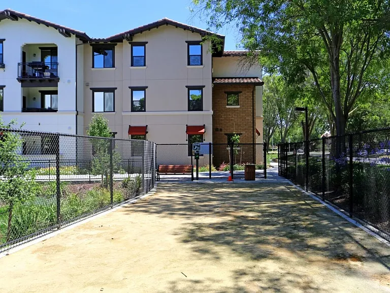 Hacienda Apartments — Photo 7