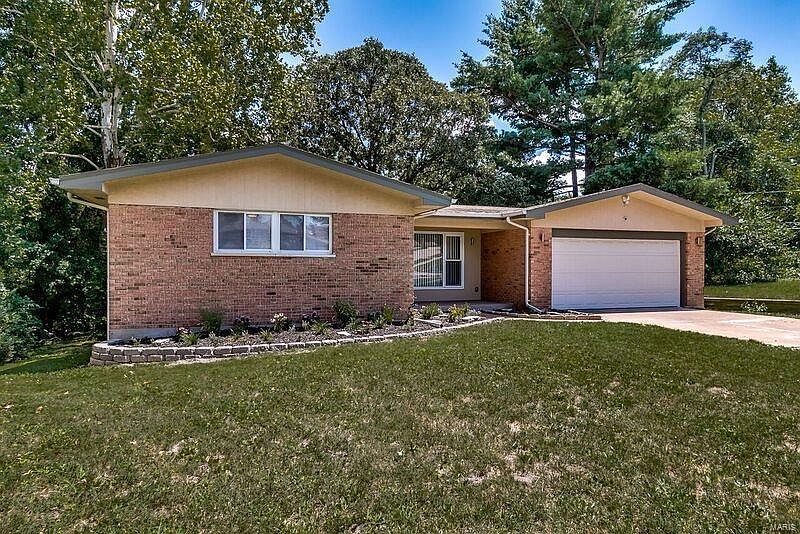 1st image of 10 Mintert Manor Dr