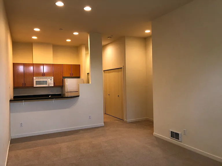 Newell Court Apartments, downtown Mercer Island — Photo 38