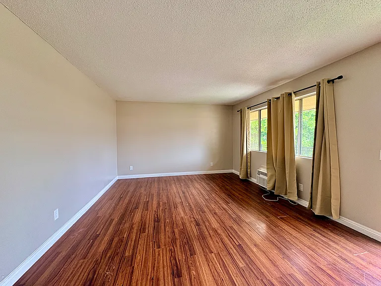 383 Orchid Ln #I — Photo 3