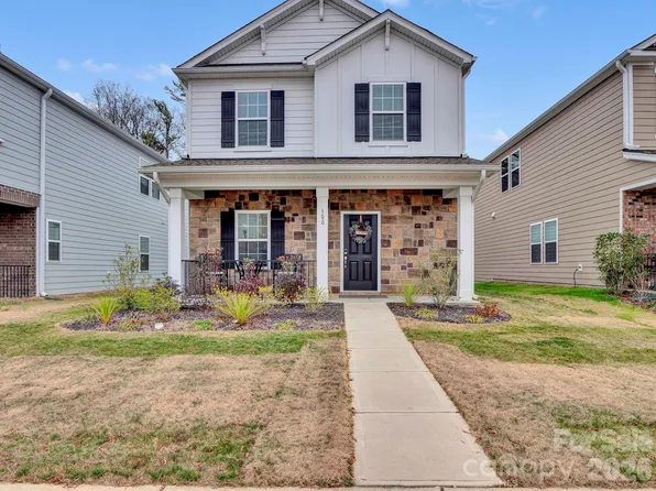 300 Cedar Knoll Cir, Pineville, NC 28134