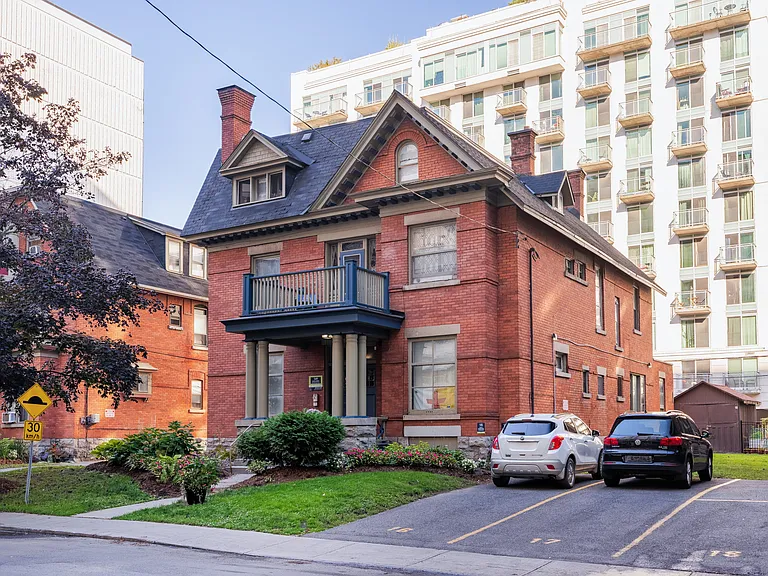 149 Maclaren St — Photo 11
