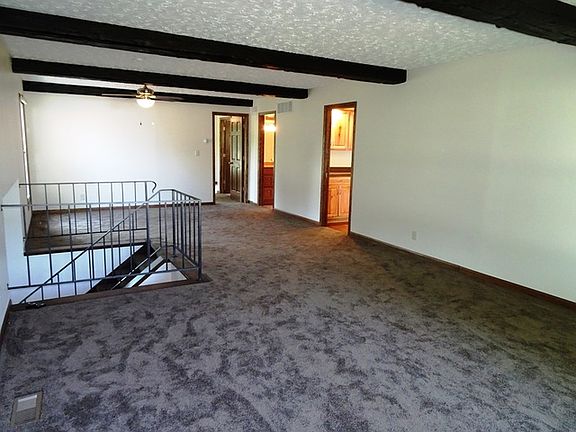 4th image of 1070 Center Dr