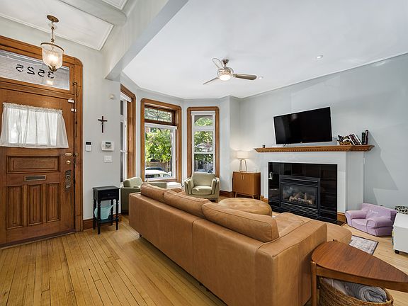 4th image of 3525 N Sheffield Ave #1