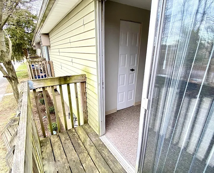 E Maple St — Photo 13