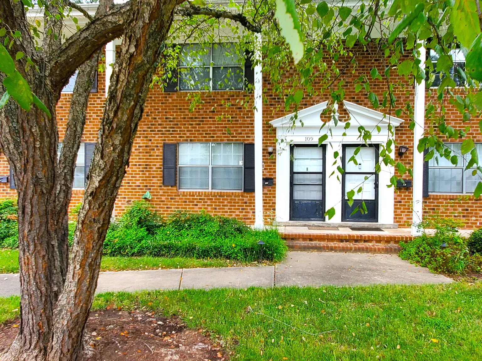 2 bed, 1.5 bath, 918 sqft, $1,450 — Photo 1