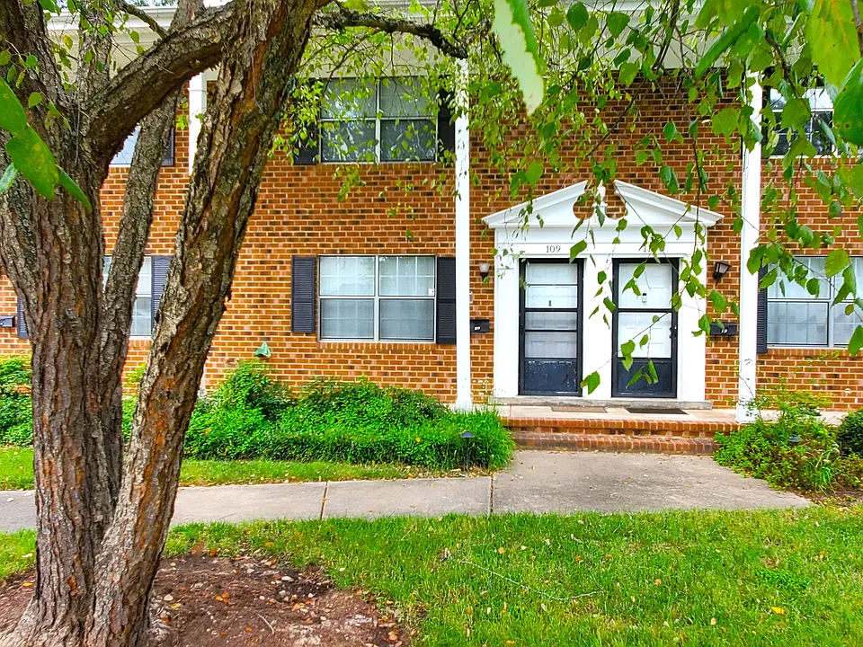 1002 Willow Dr #109