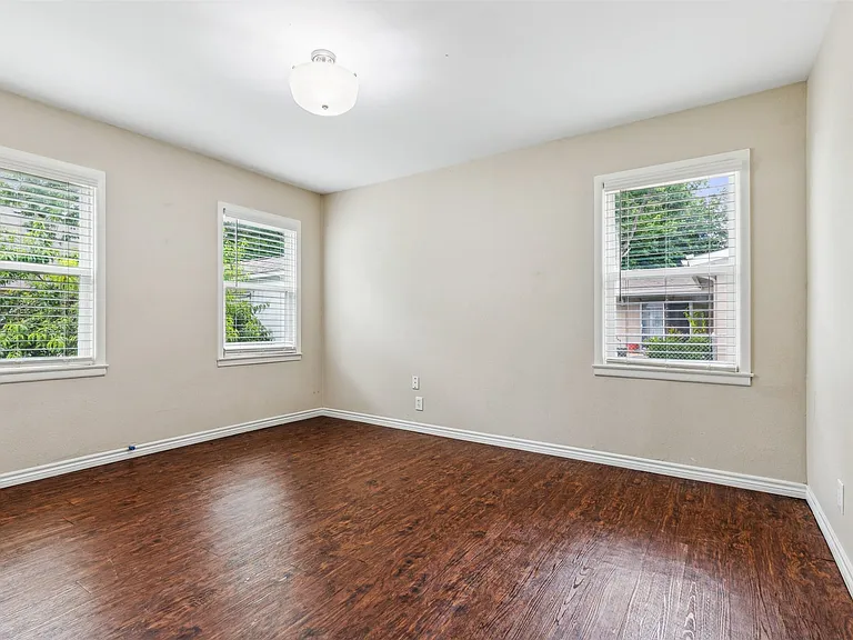 5805 Tracyne Dr — Photo 12