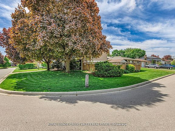 3rd image of 36 Lockton Cres