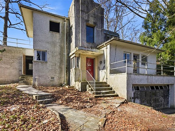 4th image of 150 Burkewood Road