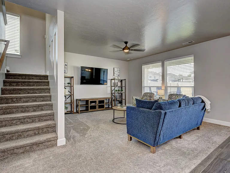 2580 E Blackstone Dr — Photo 9