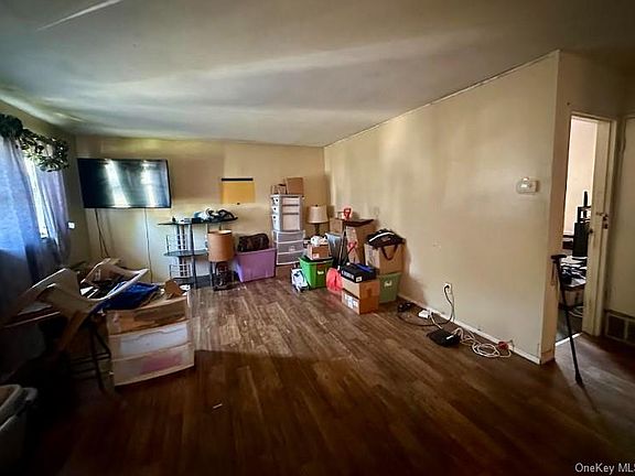 5th image of 617 Freeman Avenue