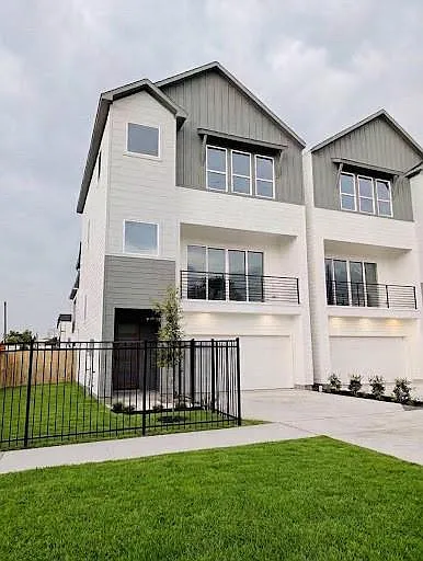 3 bed, 3.5 bath, 2111 sqft, $3,500 — Photo 2