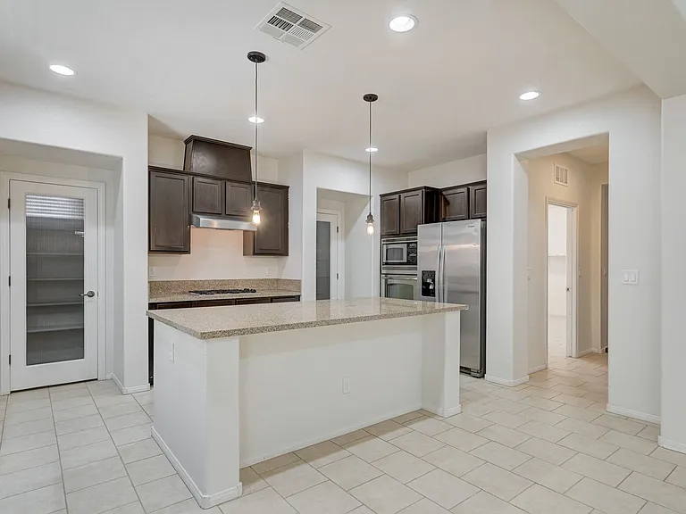 6637 Cliff Shore Ct — Photo 11