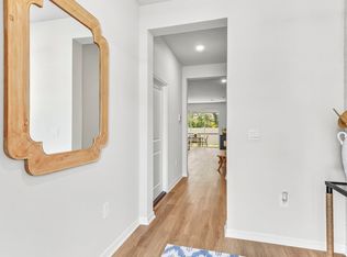 1643 E Bay St, Sarasota, FL 34238