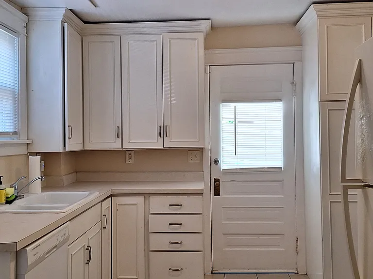 1734 Ogden Ave NW — Photo 2