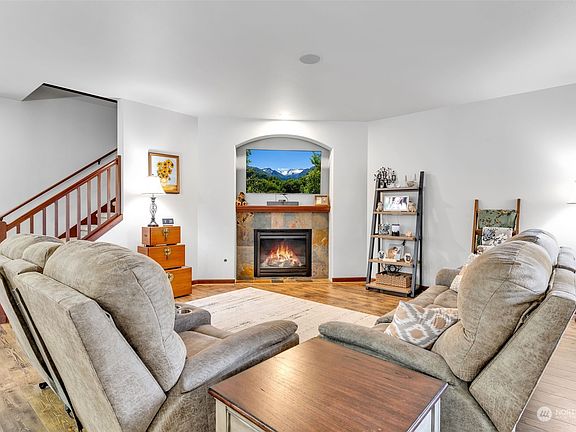 5th image of 4527 25th Street SE