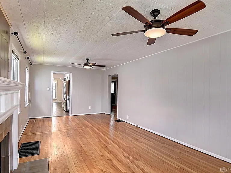 523 Watervliet Ave — Photo 5