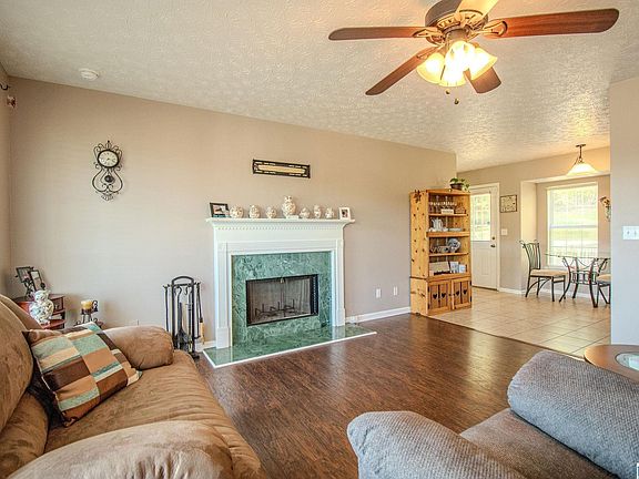 5th image of 157 Yellowstone Dr