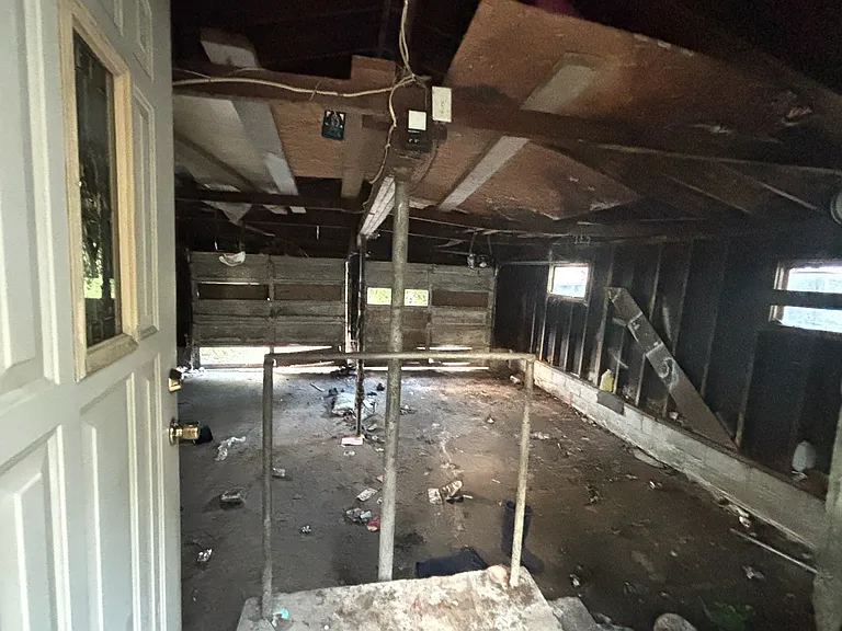 108 E Shipping St — Photo 19