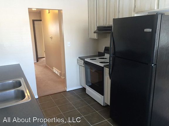 3rd image of 609 46th Avenue Ct